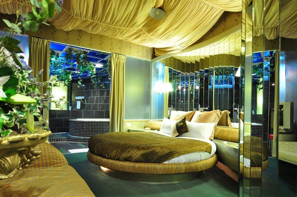 The We Hotel Taipei Exterior photo