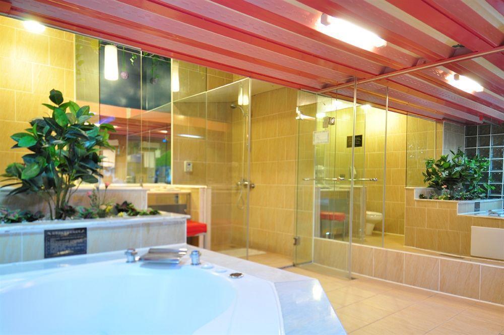 The We Hotel Taipei Exterior photo